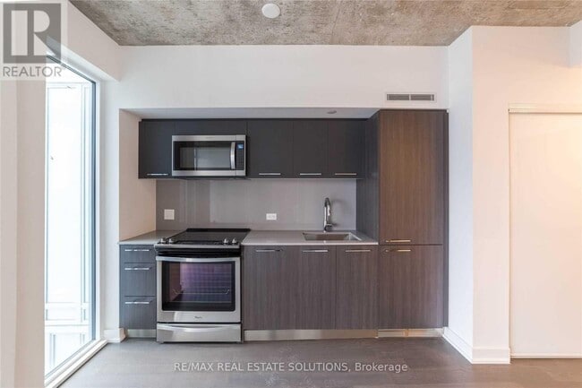 Building Photo - 15 Baseball Pl