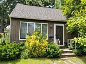 Building Photo - 30 Jervis Ave