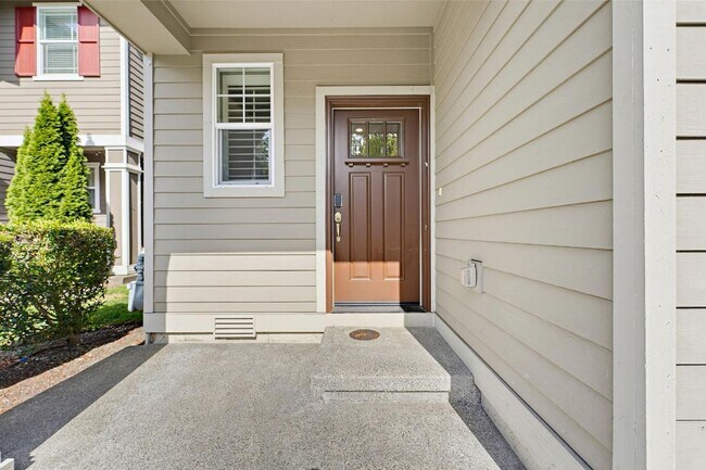 Building Photo - Spacious Lacey Golf Course Townhouse | 3-Bed Home with Gas Fireplace, Quartz Countertops & Huge P...