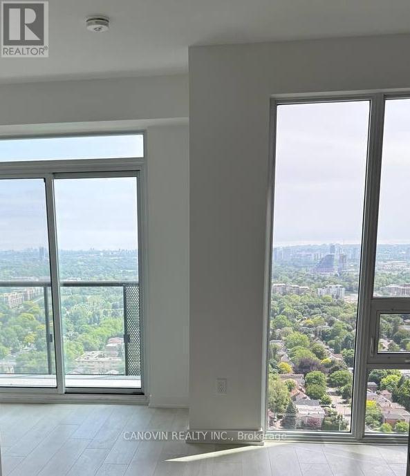 Photo du bâtiment - 117-3117 Broadway Ave
