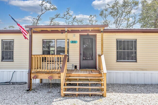 Building Photo - 251 Desoto Rd