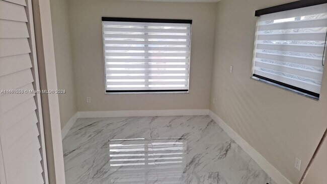 Foto del edificio - 4055 SW 103rd Ave