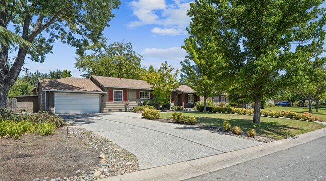 Building Photo - 4 Bed / 3 Bath | Arden Park Home Available...