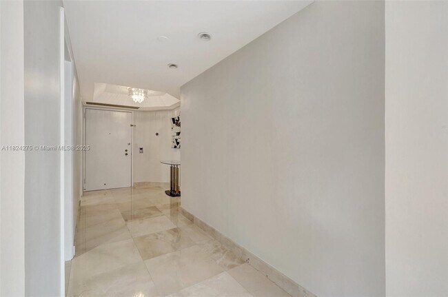 Foto del edificio - 4000 Island Blvd