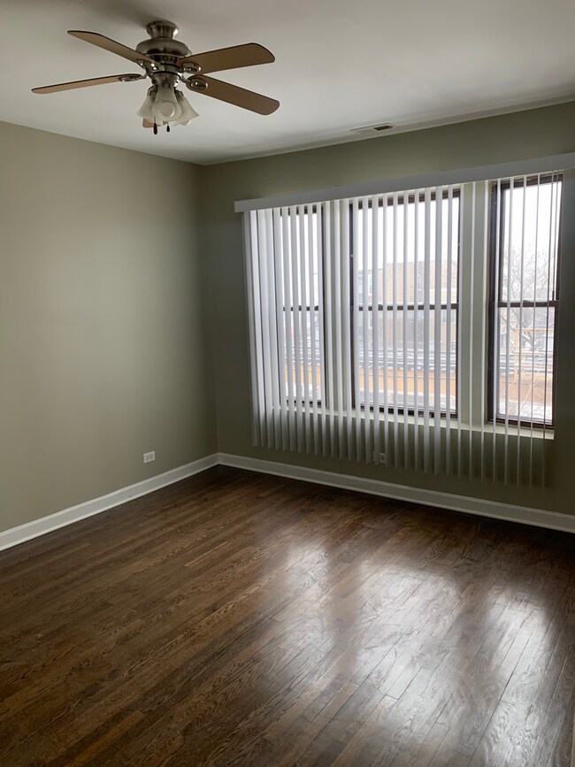 Foto del edificio - 4147 S Prairie Ave