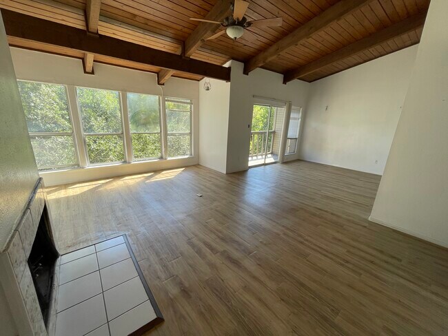 Building Photo - 6109 Shadow Valley Dr