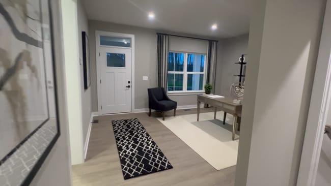 Entrada - 425 Greenstead Dr