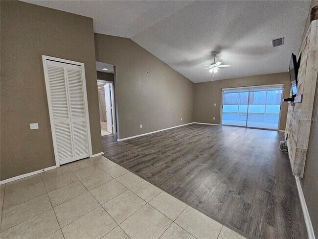 Foto del edificio - 1060 Dees Dr