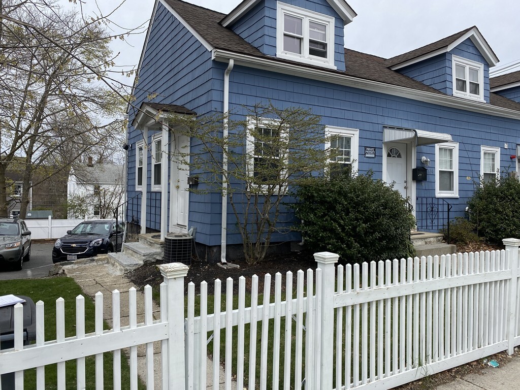 Foto principal - 834 Main St