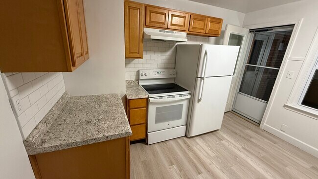 Estufa y refrigerador - 200 N Fir Ave