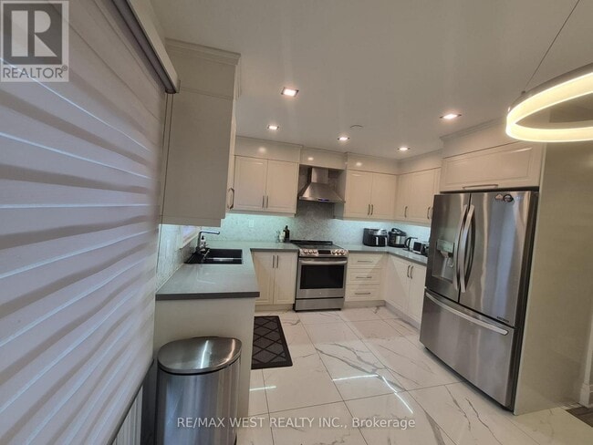 Building Photo - 3020 Cedarglen Gate