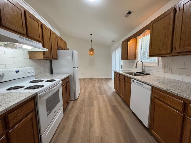 Foto del edificio - Charming 3 bedroom home in the Hubert area