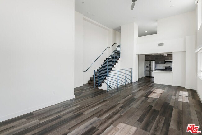 Building Photo - 3667 Mentone Ave