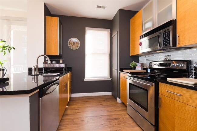 Building Photo - 26 Ave at Port Imperial