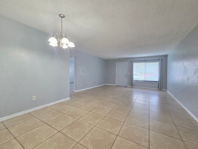 Building Photo - 605 Northlake Blvd