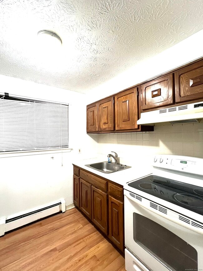 Foto del edificio - 131 Woodland Dr