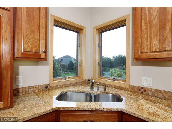 Foto del edificio - 2700 105th Ave NE