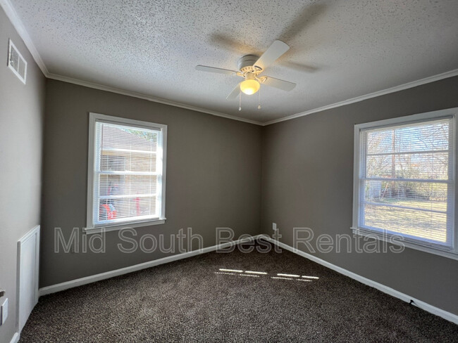 Building Photo - 3036 Cromwell Ave