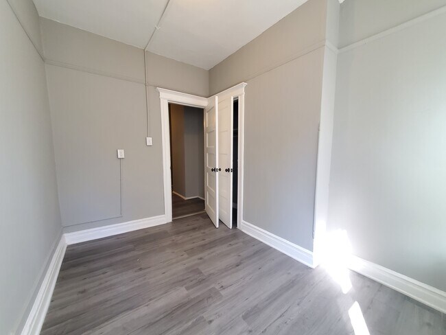 1320 N. Bragg (combinación de paquetería y comercios) - 101 Romaine Ave