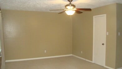 Building Photo - 2715 Sunbird Dr