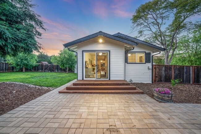 Building Photo - 975 Llagas Rd