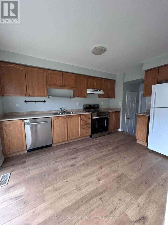 Building Photo - 837 McKay Crescent