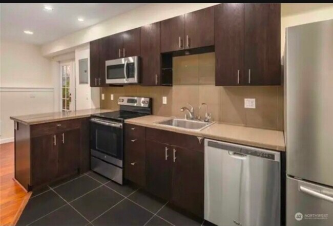 Foto del edificio - 6547 42nd Ave SW