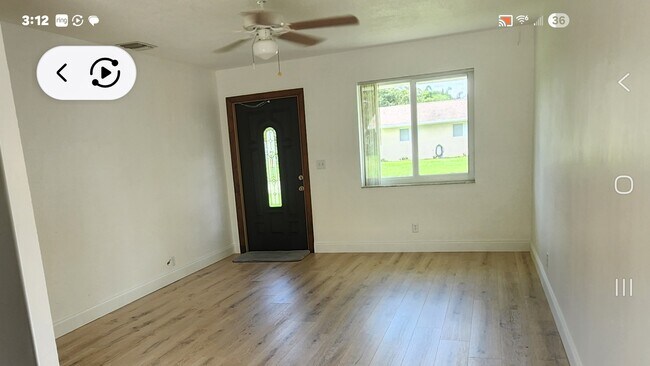 Building Photo - 513 Reo Dr
