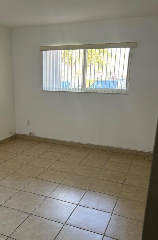 Foto del edificio - 7450 Miami Lakes Dr