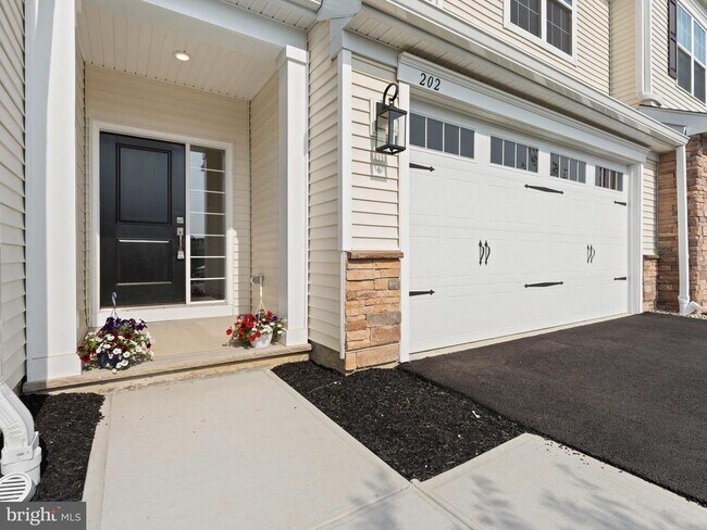 Building Photo - 202 Thompson Dr