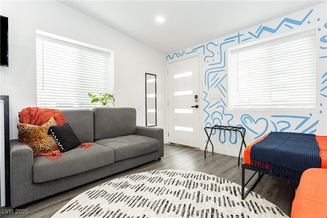 Building Photo - 522 E St Louis Ave