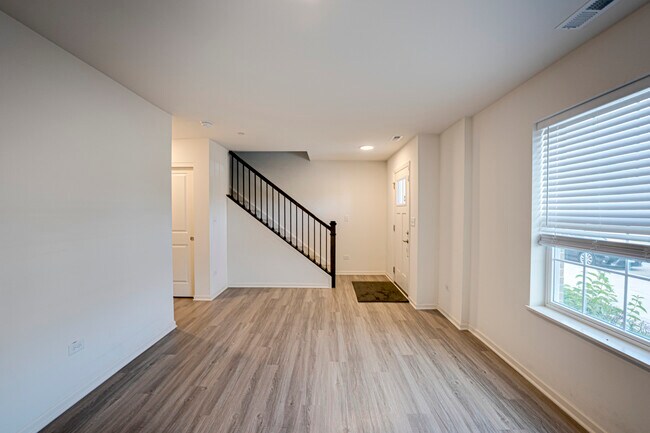 Foto del edificio - 2945 Showplace Dr