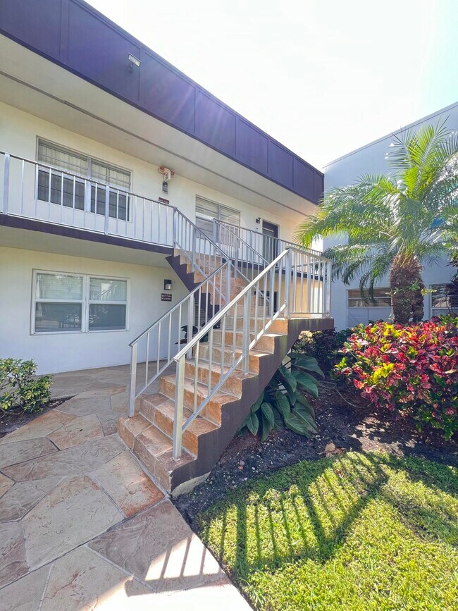 Foto del edificio - 698 Normandy Ln