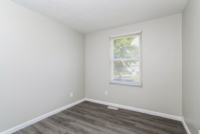 Building Photo - Adorable 3 Bedroom Home