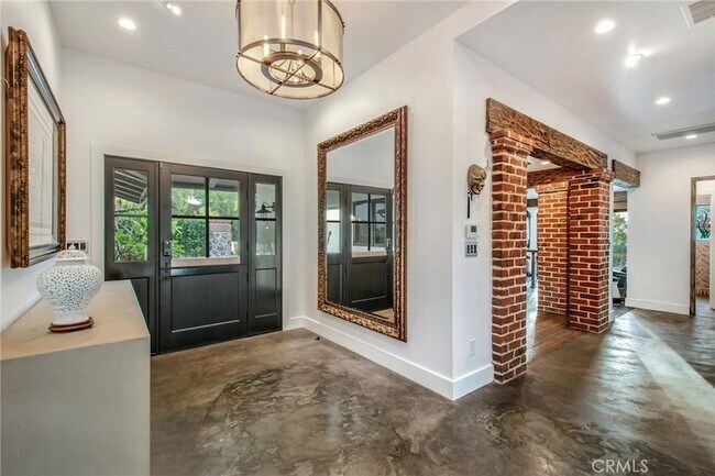 Building Photo - 27151 Mission Hills Dr
