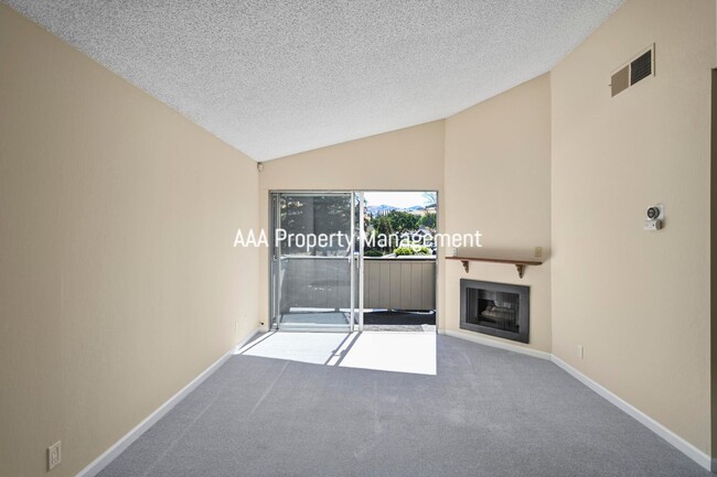 Building Photo - Concord Beautiful 2 bedroom 1 bath condo! ...