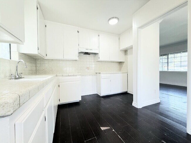 Building Photo - 4810 Cahuenga Blvd