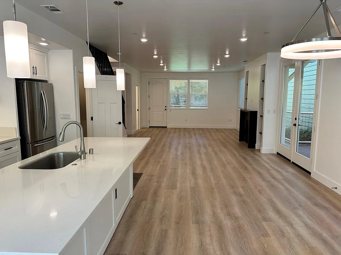 Foto principal - 9135 Thiessen Ln