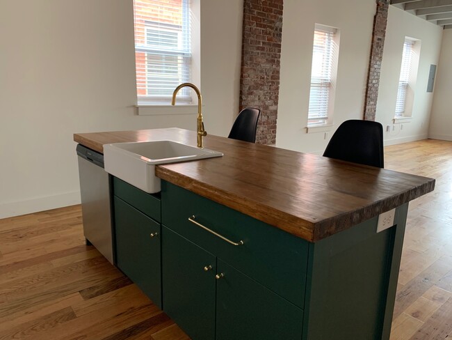 Kitchen - 810 N Limestone