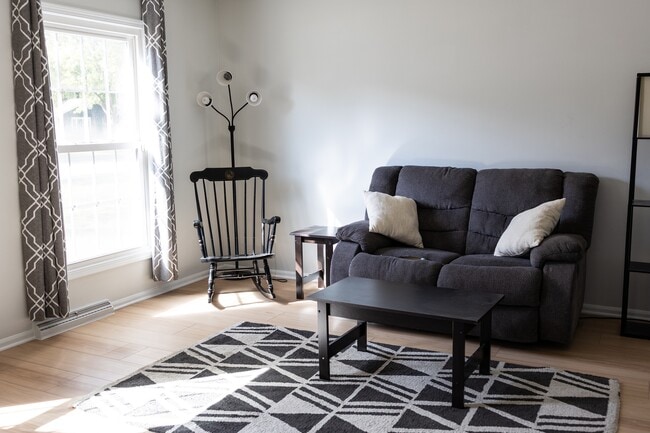 Building Photo - 3130 Bellshire Way