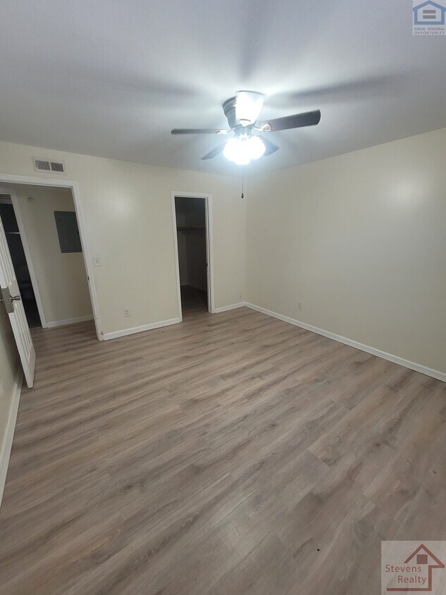 Primary Photo - 270 Tampa Dr