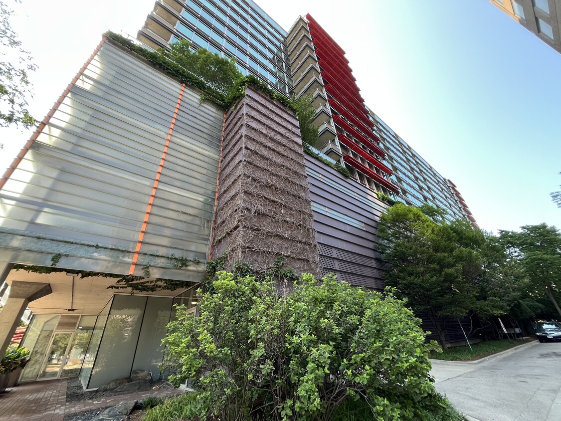 Building Photo - 800 Elgin Rd