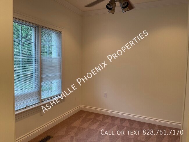 Building Photo - 12 Clovelly Way