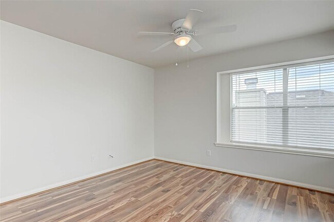 Foto del edificio - 6031 Bradworthy Dr