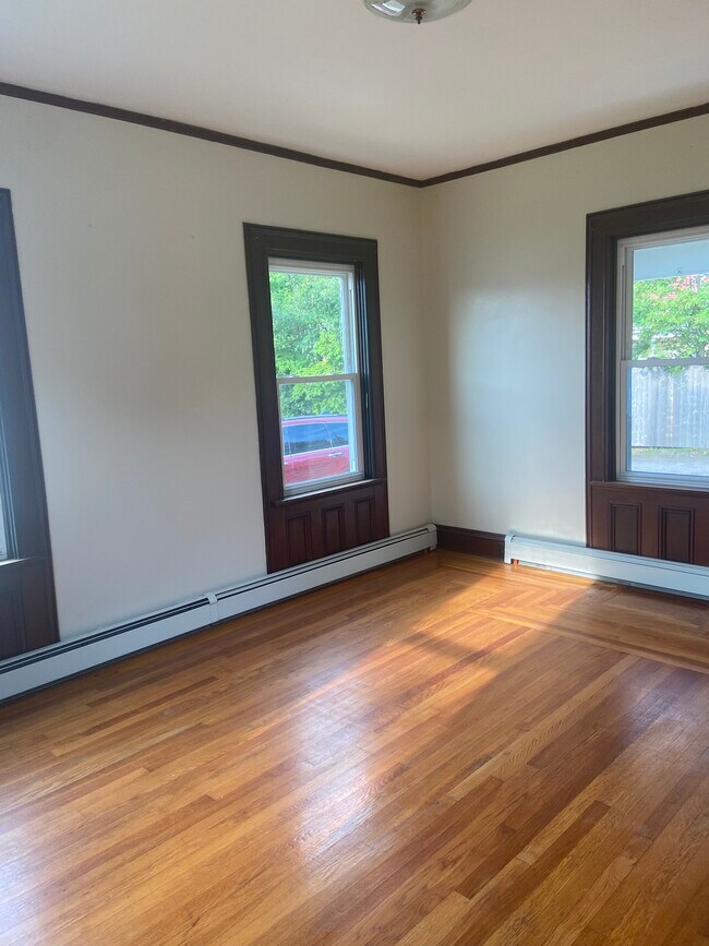 Building Photo - 71 Gough Ave