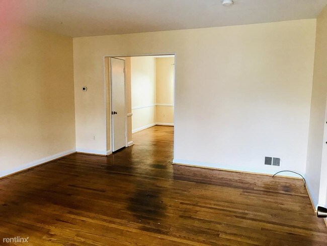 Building Photo - 3 br, 1.5 bath Townhome - 1225 Stella Dr
