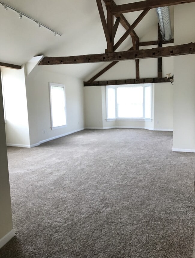 Building Photo - 2128 Clark St