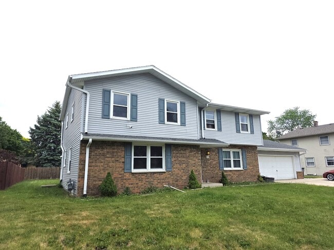 Building Photo - 3 bedroom Franklin Townhome