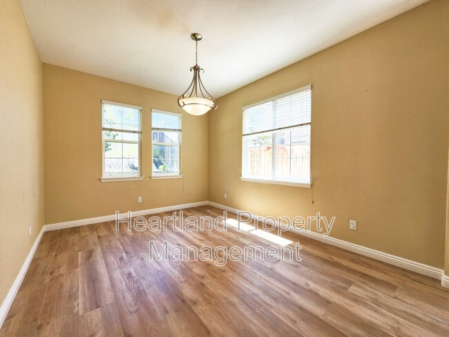 Building Photo - 714 Casita Ln