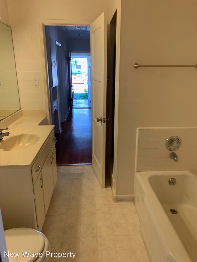 Building Photo - 3 br, 2 bath House - 324 W 64th Street